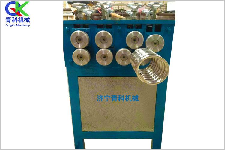 電動八軸盤管機現(xiàn)已主要用著裝飾工程、五金制品、管道輸送行業(yè)彎管、工業(yè)廠房、大棚、車船等工業(yè)彎管